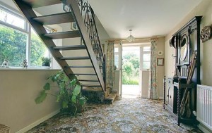 stroat-farm-cottage-entrance-hall-01