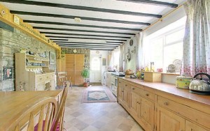 stroat-farm-cottage-kitchen-01