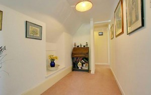 stroat-farm-cottage-landing-01